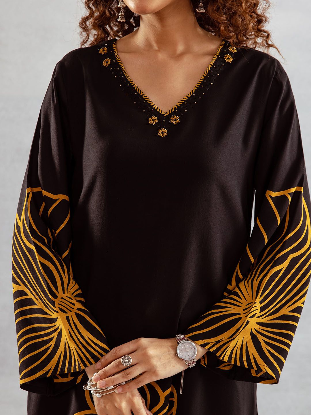 Indyancart SN Women's Floral Printed V Neck Kurta With Palazzos