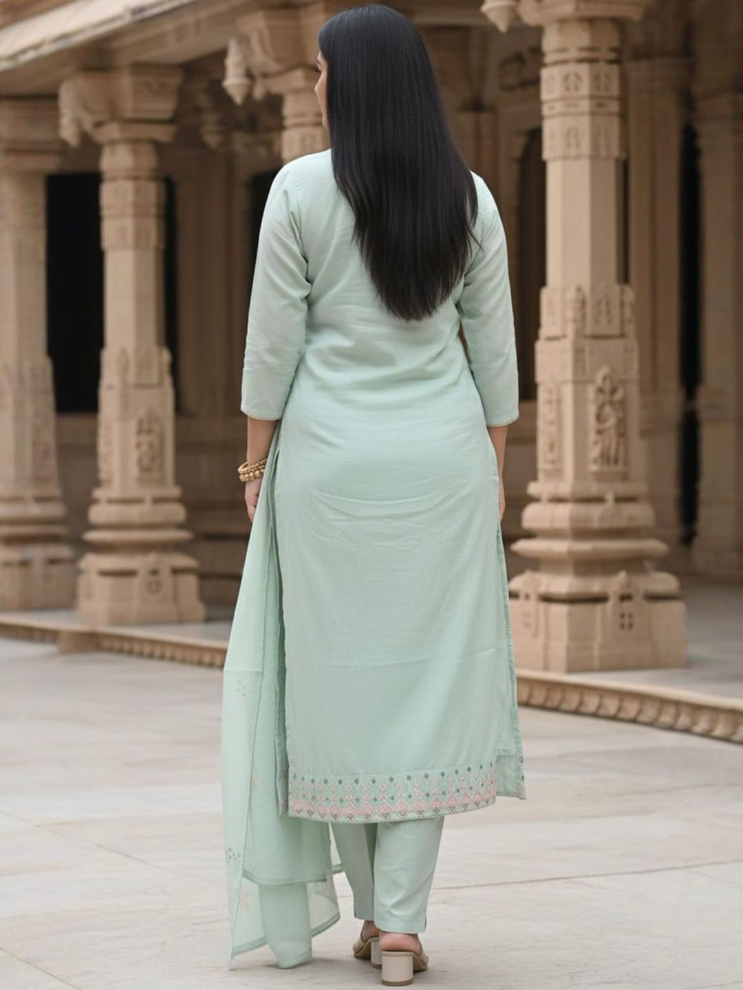 Women Ethnic Motifs Embroidered Regular Thread Work Pure Cotton Kurta Set