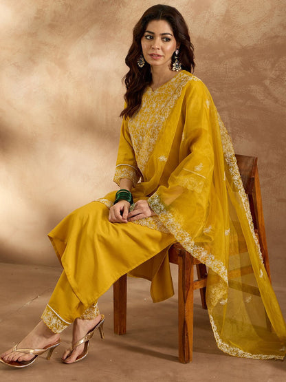 Women Floral Embroidered Regular Thread Work Kurta with Trousers & With Dupatta