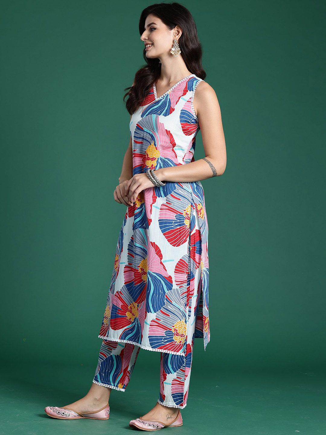 Floral Printed V-Neck Straight Pure Cotton Kurta With Trousers