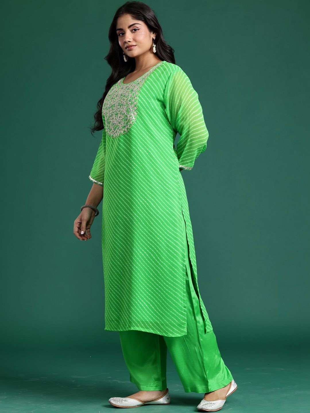 Indyancart Women's Leheriya Printed Regular Thread Work Kurta with Trousers & With Dupatta