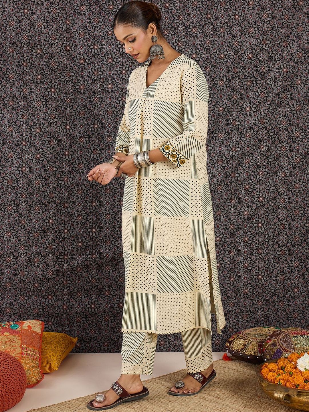 Women Printed Pleated Pure Cotton Kurta with Trousers