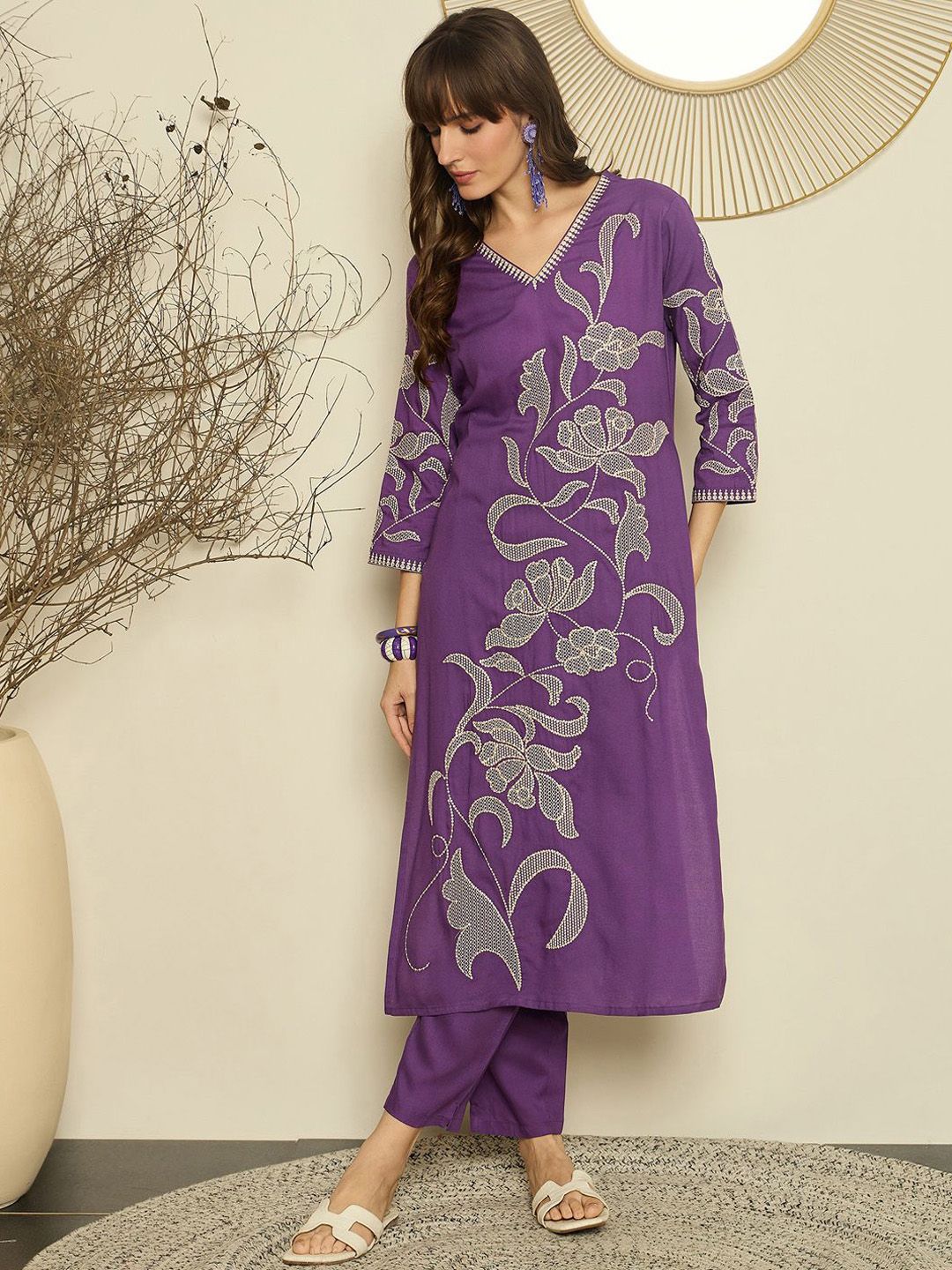 Women Ethnic Motifs Embroidered Regular Thread Work Kurta with Trouser