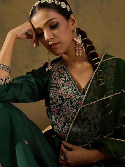 Indyancart IE Embroidered Zari Work Regular Sleeves A-line Shape V-Neck Liva Kurta Set