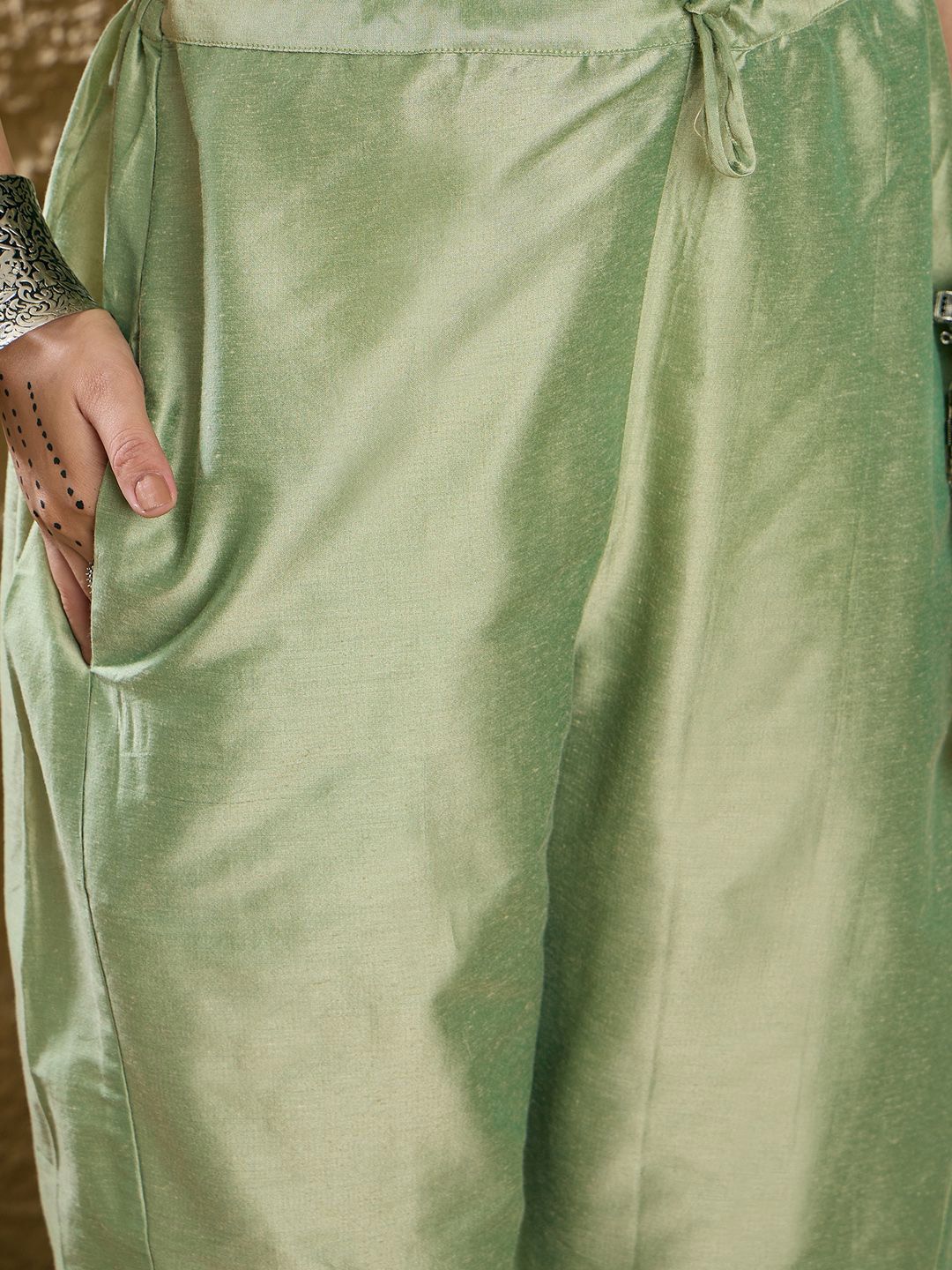 Indyancart IE Women Floral Embroidered Regular Thread Work Kurta with Trousers
