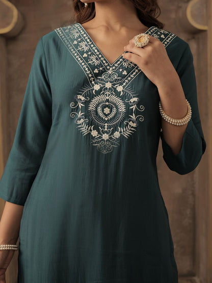 Women Ethnic Motifs Embroidered Kurta with Trousers