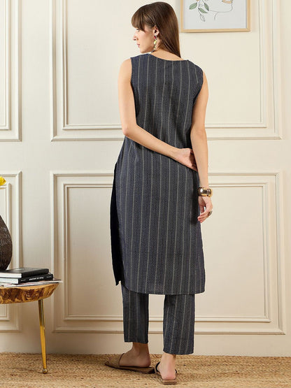 Indyancart IE Geometric Printed Sweetheart Neck Pure Cotton Straight Kurta With Trousers