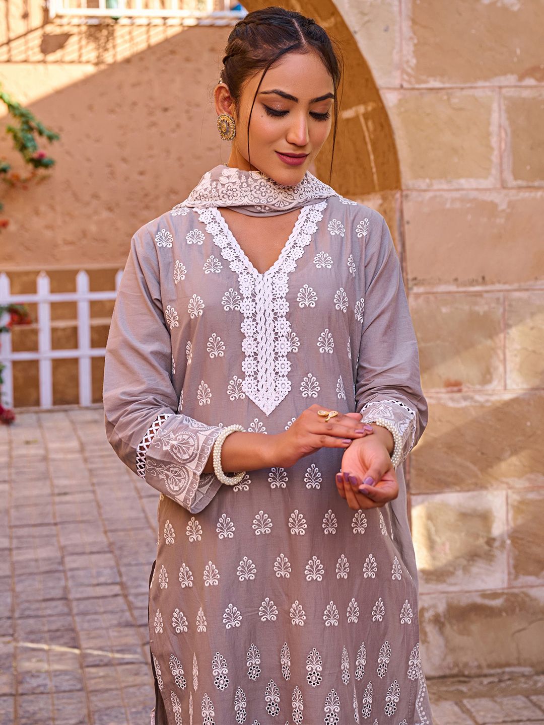 Floral Embroidered Thread Work Pure Cotton Kurta With Trousers & Dupatta