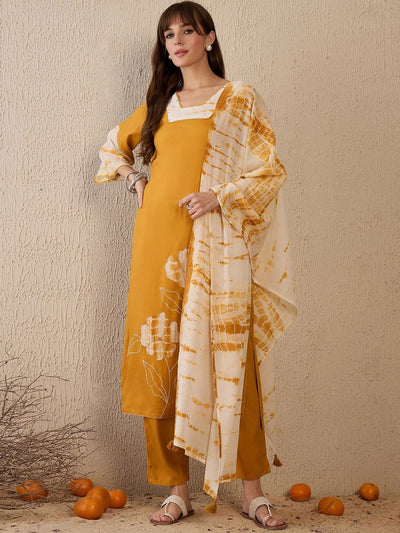 Indyancart IE Women Floral Embroidered Regular Beads and Stones Kurta with Trousers & With Dupatta