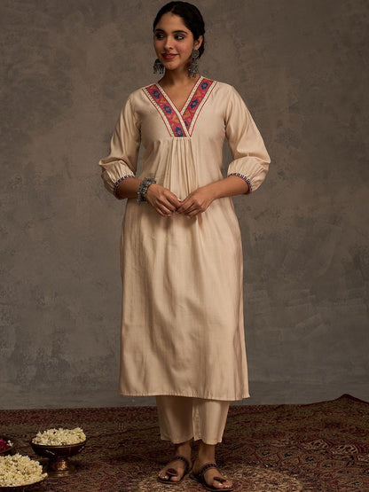 Ethnic Motifs Embroidered A-Line Thread Work Kurta With Trouser