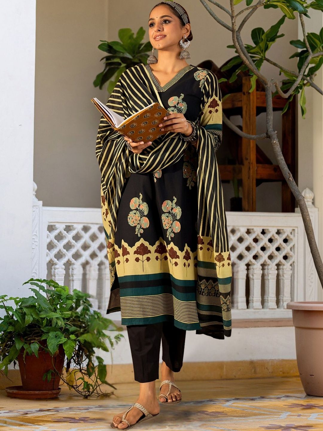 Women Ethnic Motifs Printed Regular Pure Cotton Kurta with Trousers & With Dupatta