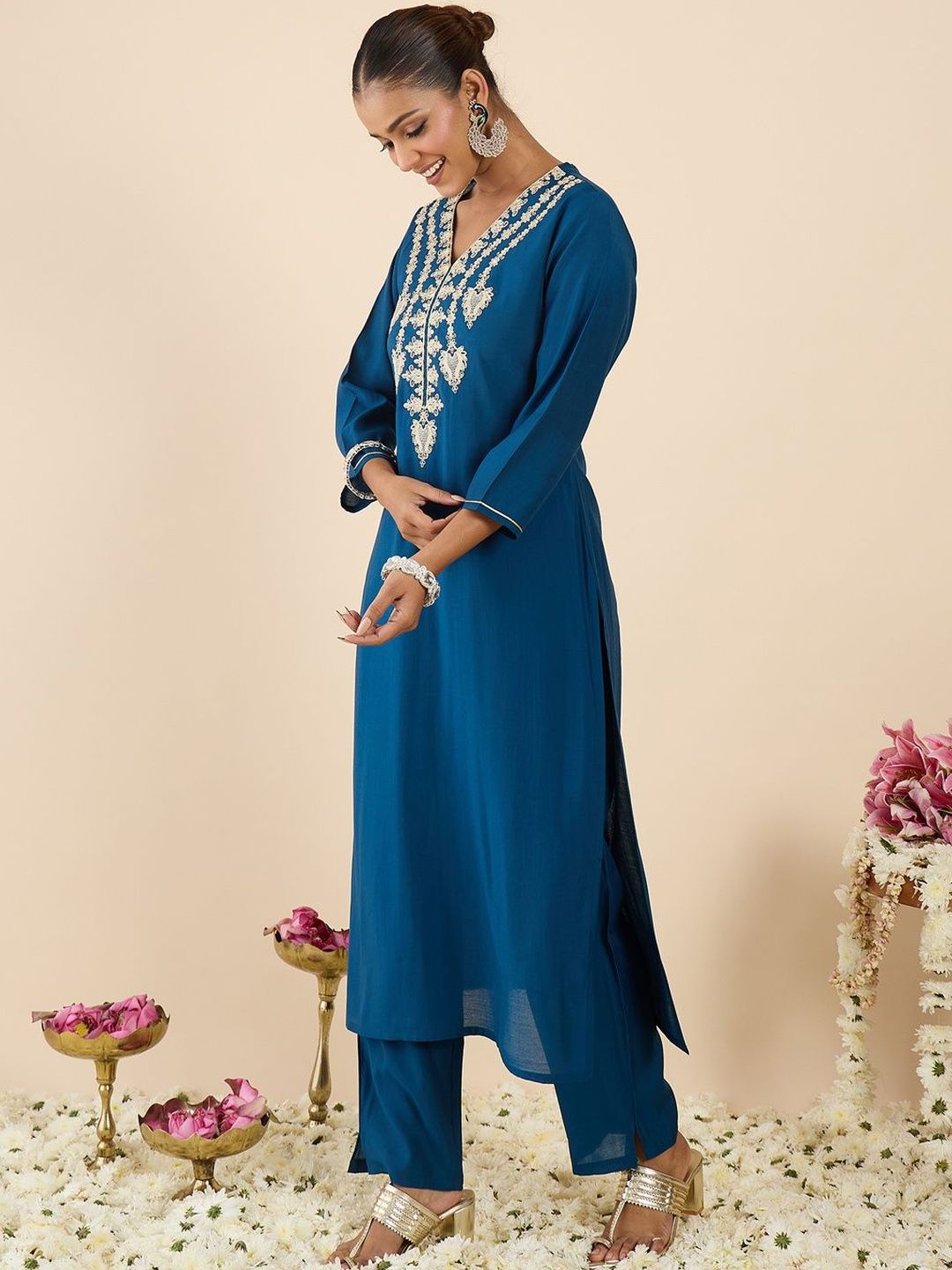 Women Ethnic Motifs Embroidered Regular Thread Work Kurta with Trousers