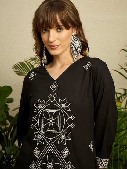 Women Embroidered Regular Thread Work Kurta with Trousers