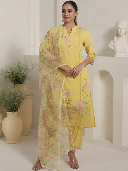 Women Floral Printed Kurta with Trouser & Dupatta