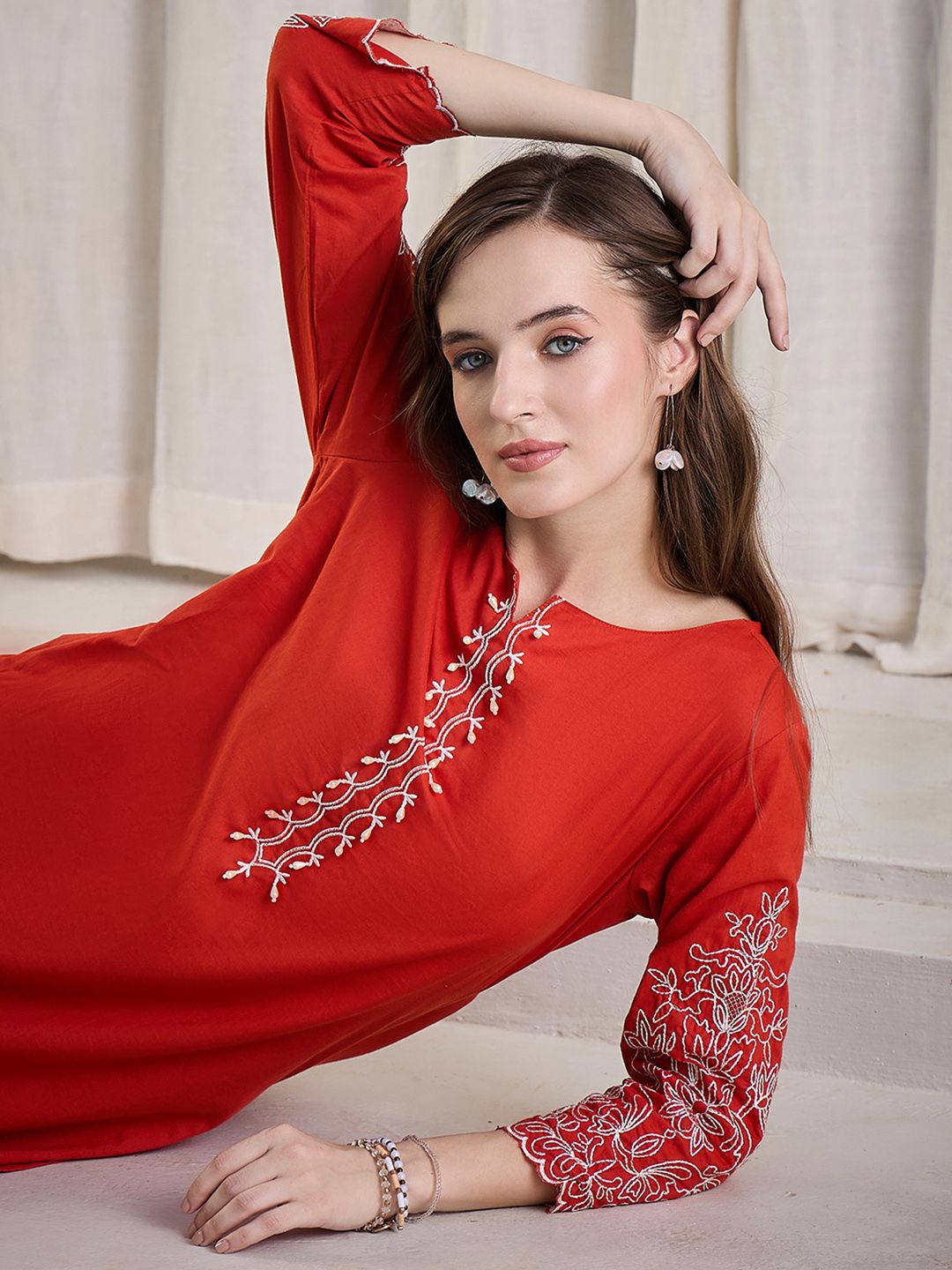 Women Ethnic Motifs Embroidered Cotton Kurta with Trousers