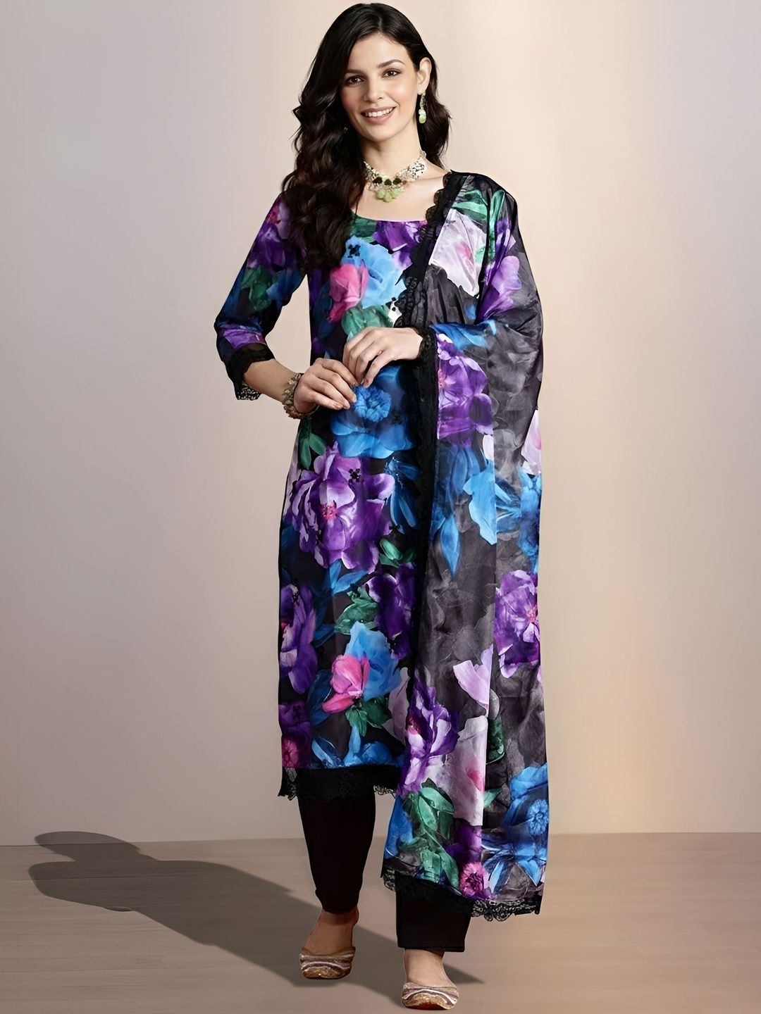 Women Floral Printed Regular Kurta with Trousers & With Dupatta