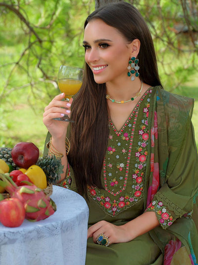 Indyancart IE Women Floral Embroidered Thread Work Liva Kurta with Trousers & With Dupatta