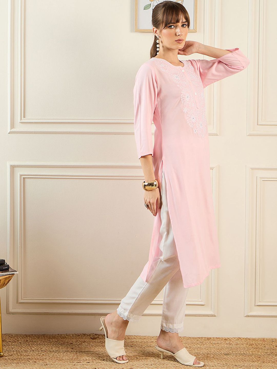 Indyancart IE Women Floral Embroidered Thread Work Floral Kurta