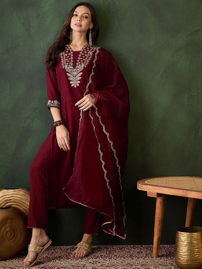 Indyancart SN Women's Floral Embroidered Straight Kurta & Trouser With Dupatta