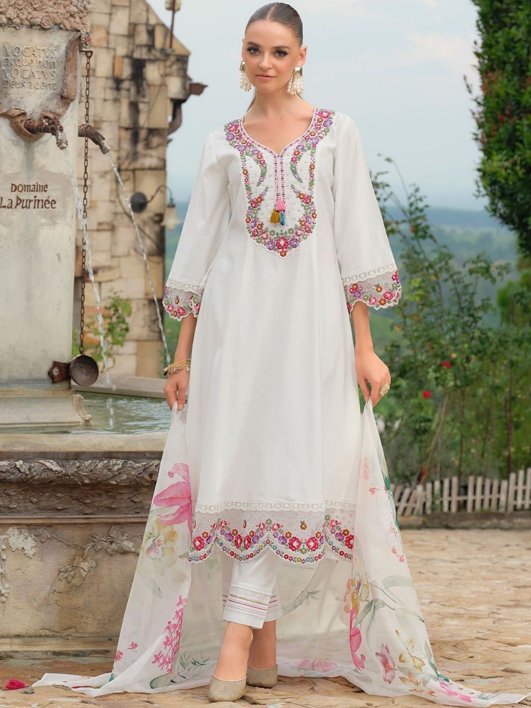Floral Embroidered V-Neck Straight Thread Work Kurta With Trousers & Dupatta