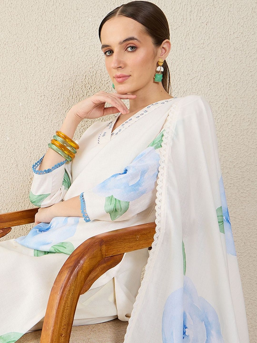 Women Floral Printed Regular Thread Work Linen Kurta with Trousers & With Dupatta