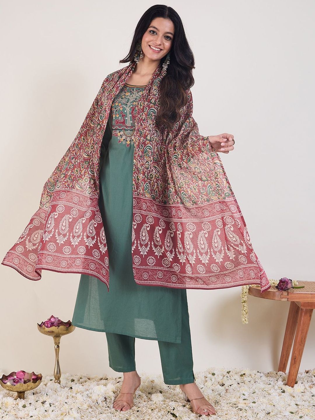 Ethnic Motifs Embroidered Regular Thread Work Kurta With Trousers & Dupatta