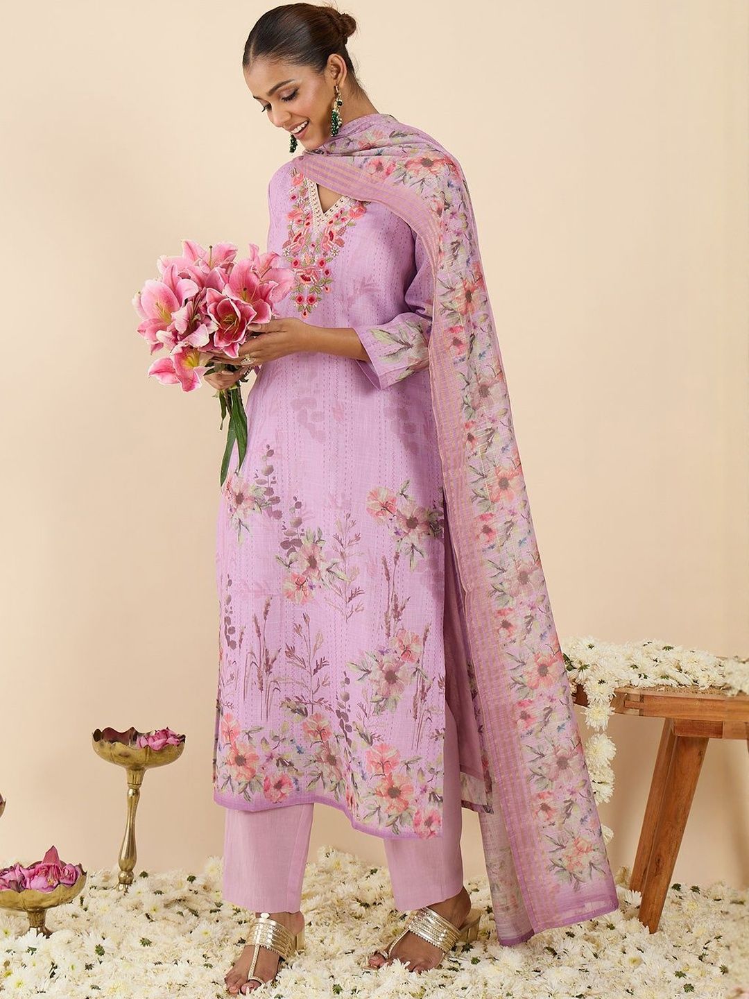 Women Floral Printed Regular Thread Work Linen Kurta with Trousers & With Dupatta