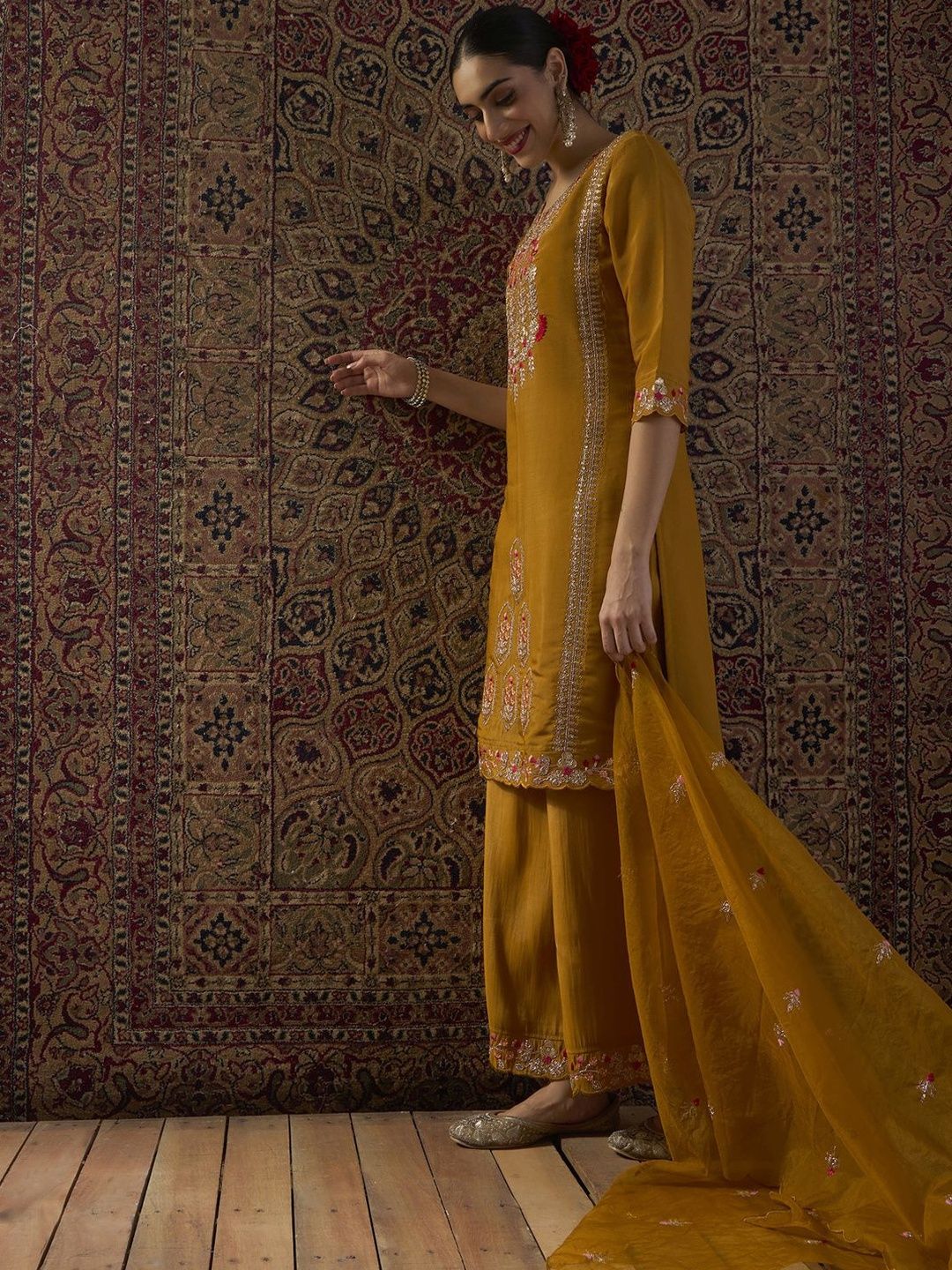 Ethnic Motifs Embroidered Round Neck Thread Work Kurta With Palazzos & Dupatta