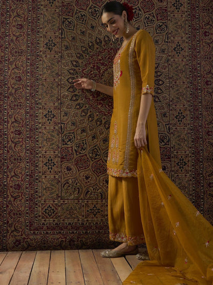 Ethnic Motifs Embroidered Round Neck Thread Work Kurta With Palazzos & Dupatta