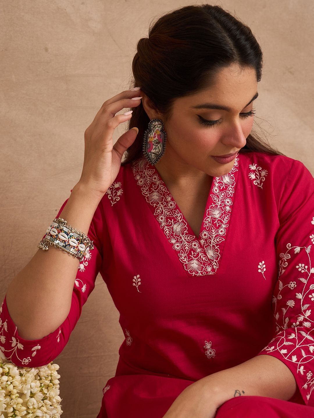 Women Ethnic Motifs Embroidered Cotton Kurta with Trousers