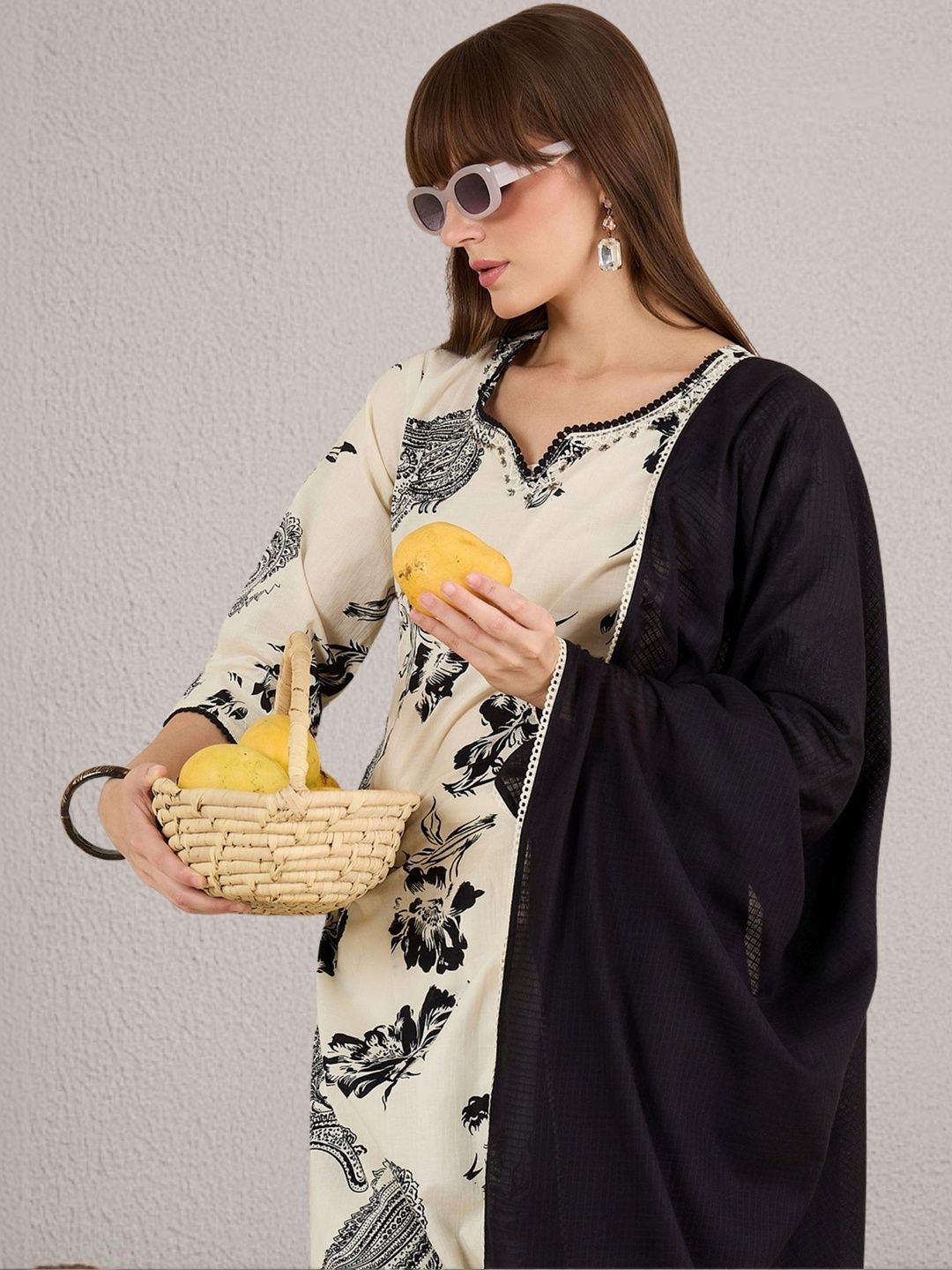 Women Floral Printed Regular Thread Work Pure Cotton Kurta with Trousers & With Dupatta