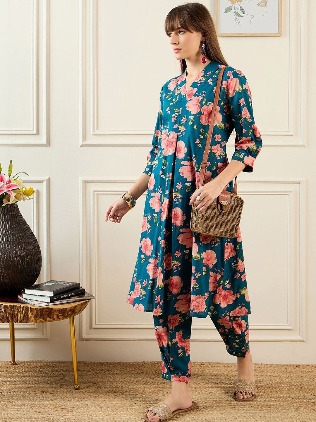 Dhiyona IE Floral Printed V-Neck Straight Tunic With Trousers