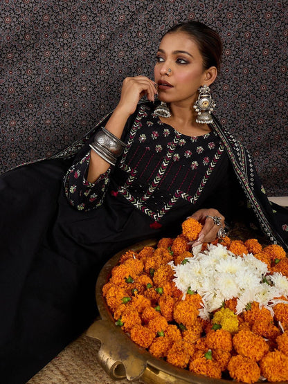 Women Ethnic Motifs Embroidered Regular Thread Work Pure Cotton Kurta with Trousers & With Dupatta