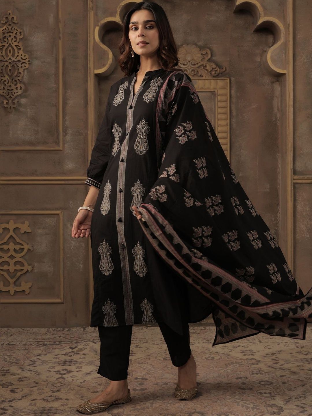 Women Ethnic Motifs Embroidered Thread Work Cotton Kurta with Trousers & Dupatta