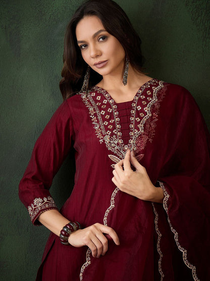 Indyancart SN Women's Floral Embroidered Straight Kurta & Trouser With Dupatta