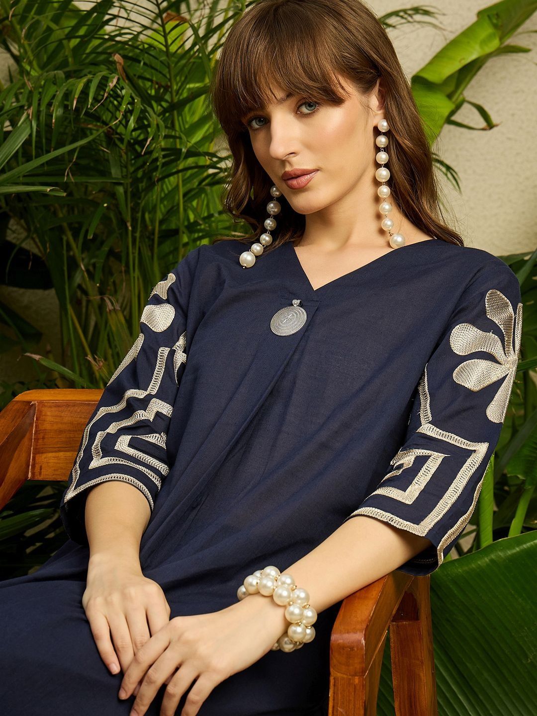 Women Ethnic Motifs Embroidered Thread Work Pure Cotton Kurta With Trouser