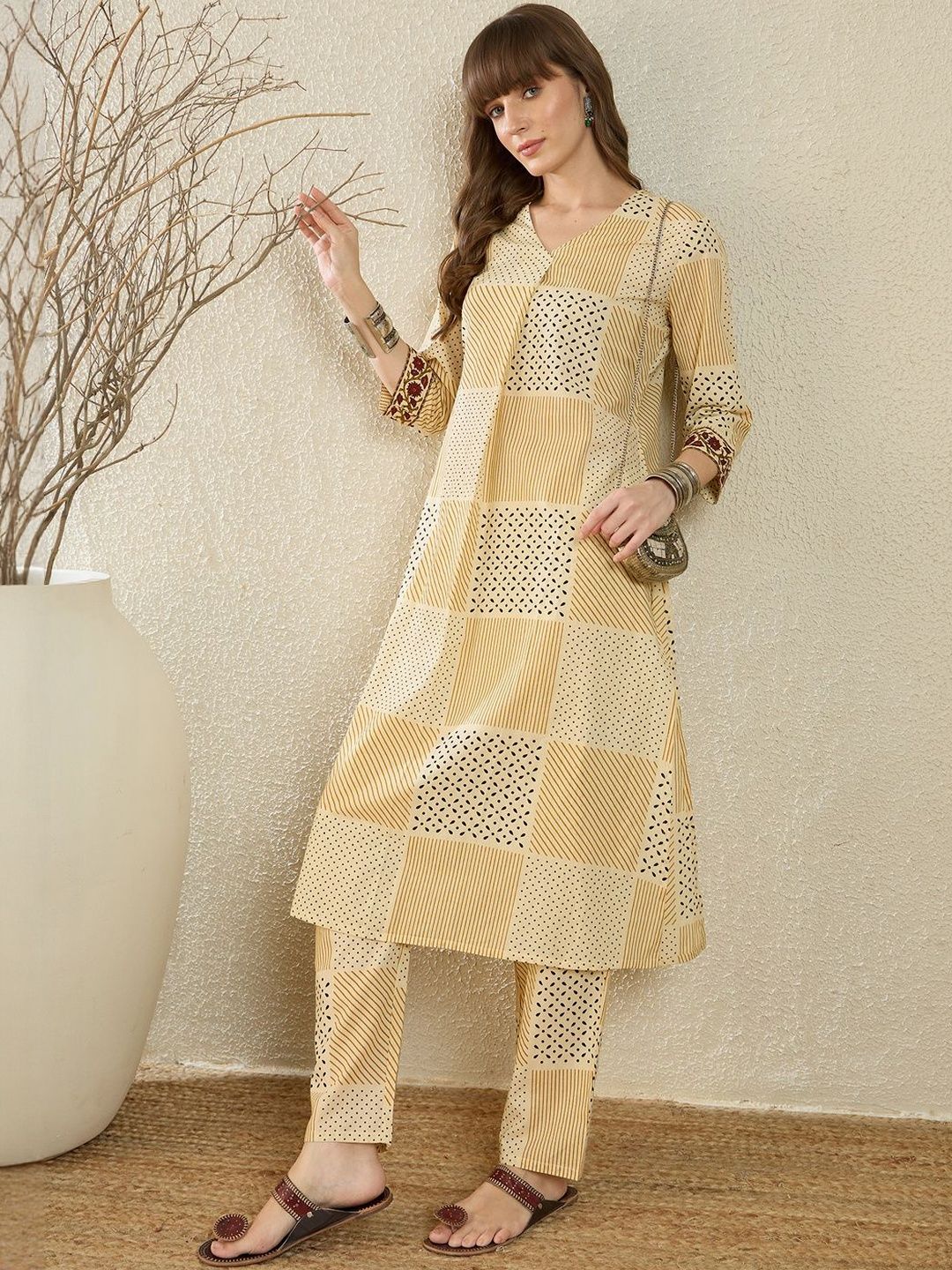 Dhiyona IE Printed V-Neck Three-Quarter Sleeves Pure Cotton Top With Trousers