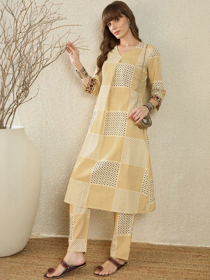 Dhiyona IE Printed V-Neck Three-Quarter Sleeves Pure Cotton Top With Trousers
