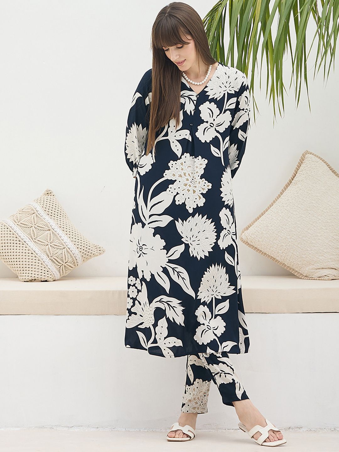 Women Floral Printed Regular Kurta with Trousers