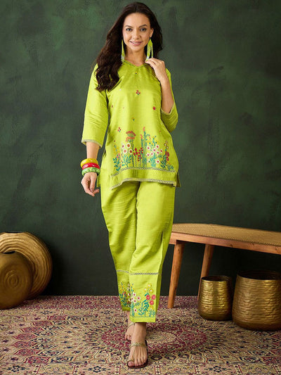 Indyancart SN Women's Green Floral Embroidered V-Neck Kurta With Trousers