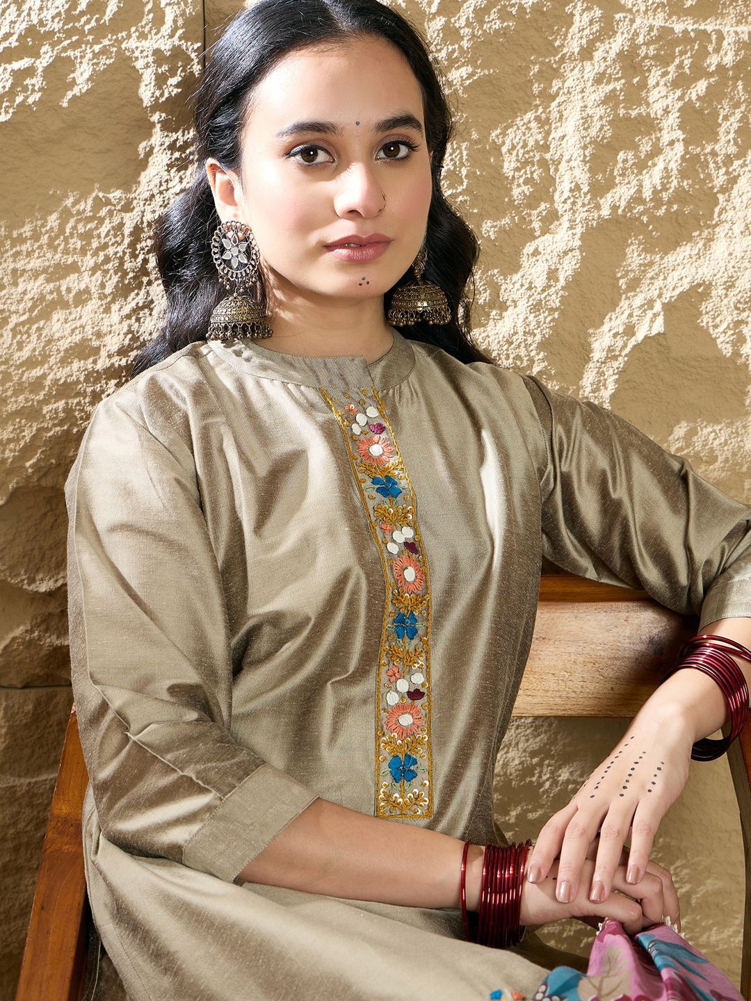 Indyancart IE Women Floral Embroidered Regular Thread Work Kurta with Trousers & Dupatta
