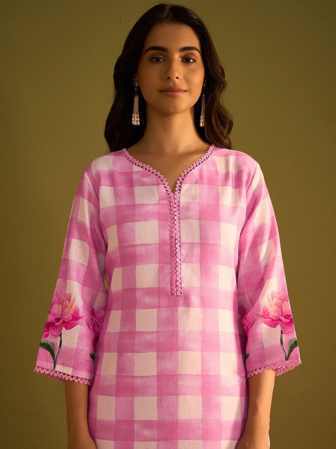Women Floral Printed Regular Thread Work Linen Kurta with Trousers & With Dupatta