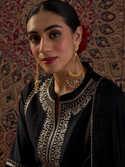 Ethnic Motifs Embroidered Mandarin Collar Straight Kurta & Trousers With Dupatta