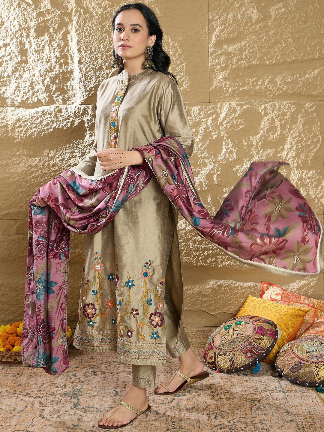 Indyancart IE Women Floral Embroidered Regular Thread Work Kurta with Trousers & Dupatta