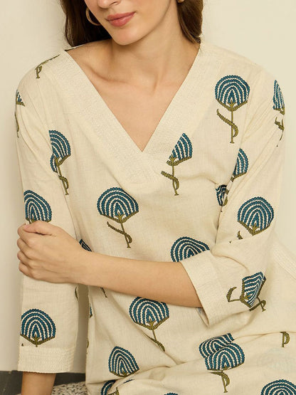 Indyancart IE Women Printed V-Neck Top and Trousers Co-Ords