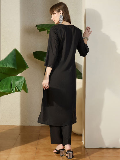 Women Embroidered Regular Thread Work Pure Cotton Kurta with Trousers