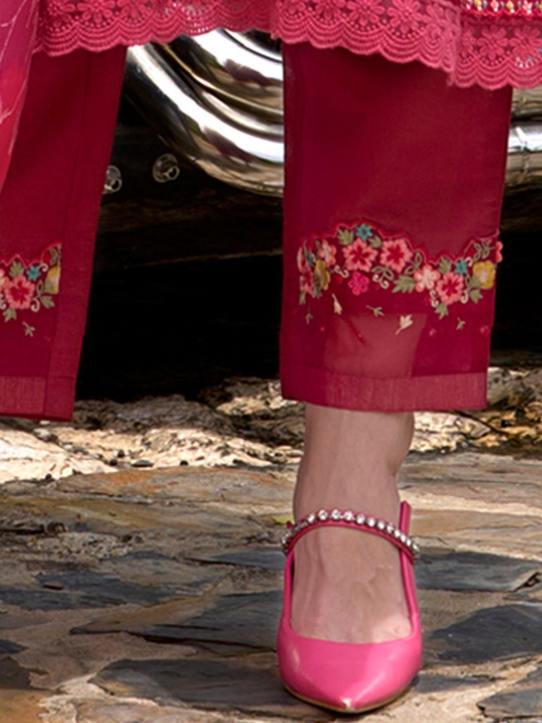 Women Floral Embroidered Kurta with Trousers & Dupatta