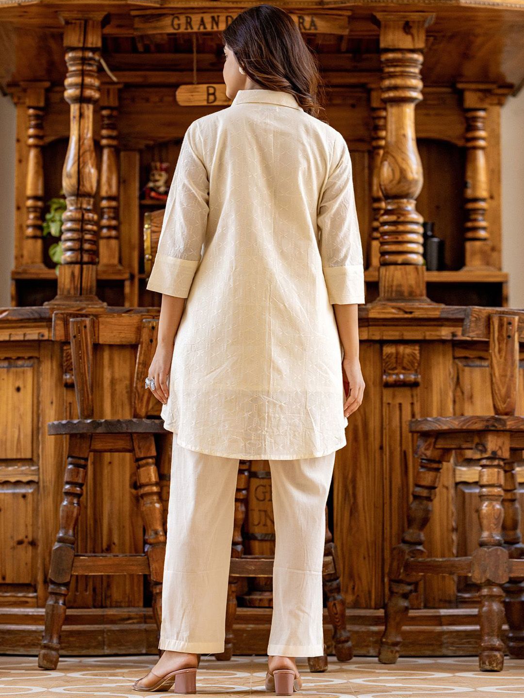 Indyancart IE Floral Embroidered Thread Work Pure Cotton Shirt with Trousers