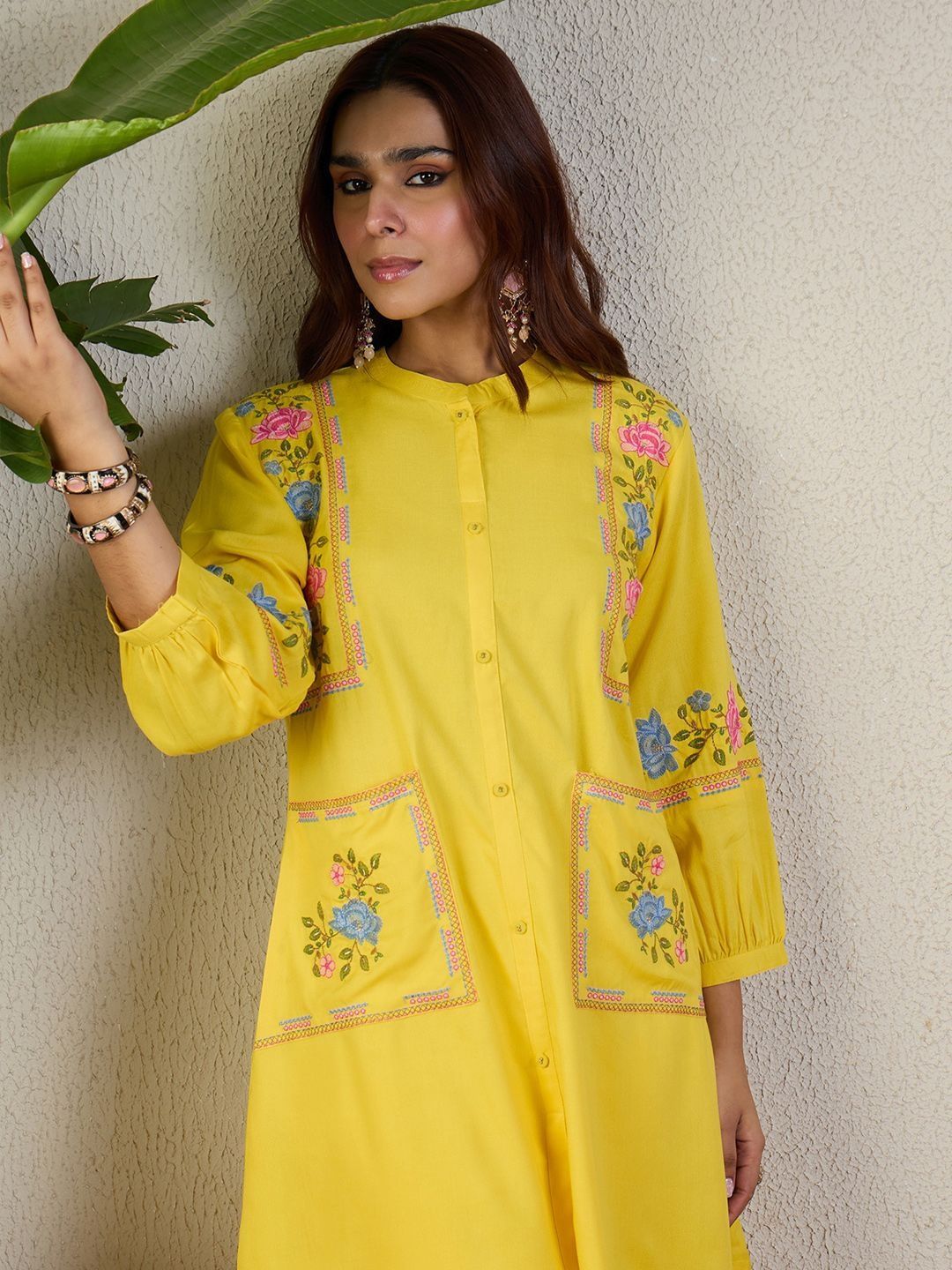 Floral Embroidered Regular Thread Work Kurta With Trousers