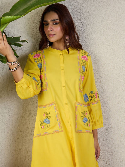 Floral Embroidered Regular Thread Work Kurta With Trousers